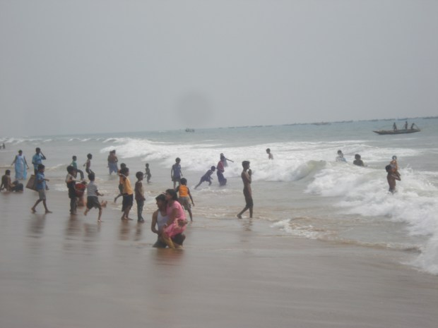 Puri beach - sari swimwear, icon dunking, fishing boats...